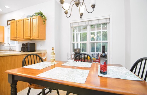 Provincetowne House | nSpacious Cozy 3br Home Near Shops w Yard