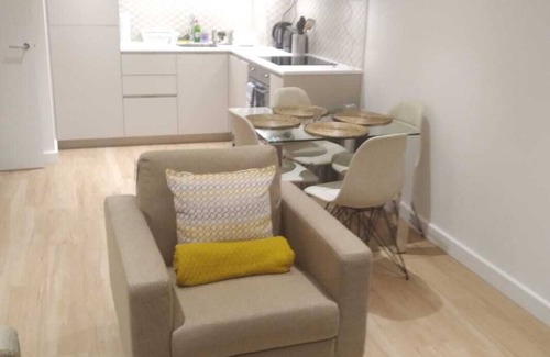 Whittington Apartment | nspacious service apartment five minutes walk to Royal Air Force Museum Londonnn