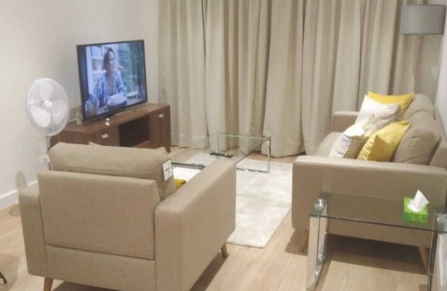 Whittington Apartment | nspacious service apartment five minutes walk to Royal Air Force Museum Londonnn