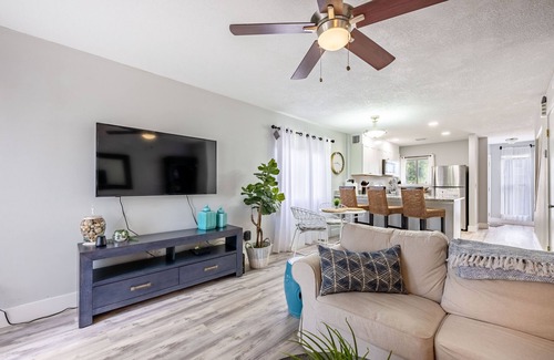 Jacksonville Beach House | nThe Palm Cottage Jax Beach