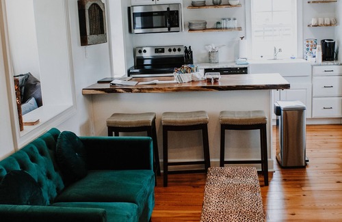Morris House | Nubbintown Honey House Romantic Getaway Farm Stay