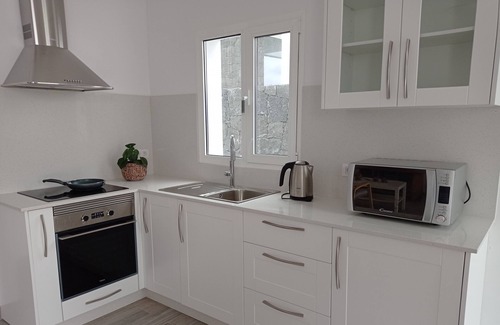 Teguise Apartment | Nuevo Apartamento con Jardín y Barbacoa en la Villa Histórica de Teguise