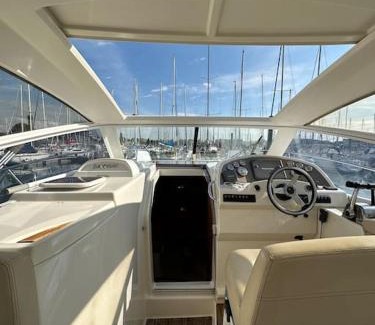 La Rochelle Boat Rental | Nuit, à quai
