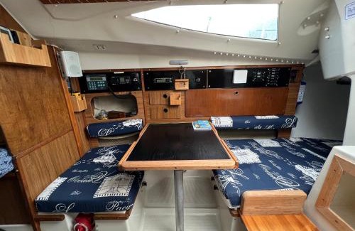 Le Havre Boat Rental | Nuit insolite sur un bateau au Havre
