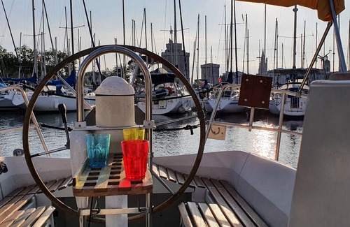 La Rochelle City Centre Boat Rental | Nuits au Port - Navire à Quai au Vieux Port - Super Castor