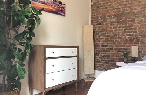 Phoenix Hill House | Nulu Charmer, KG bed