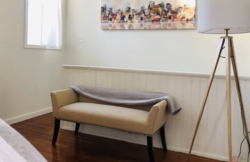 Phoenix Hill House | Nulu Charmer, KG bed