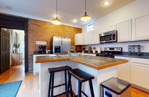 Phoenix Hill House | NuLu Private Home|Backyard|Parking
