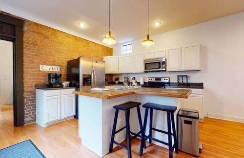 Phoenix Hill House | NuLu Private Home|Backyard|Parking