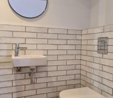 Topsham House | Number 10 - Stunning brand new house - sleeps 6 - free parking