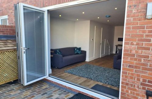 Topsham House | Number 10 - Stunning brand new house - sleeps 6 - free parking