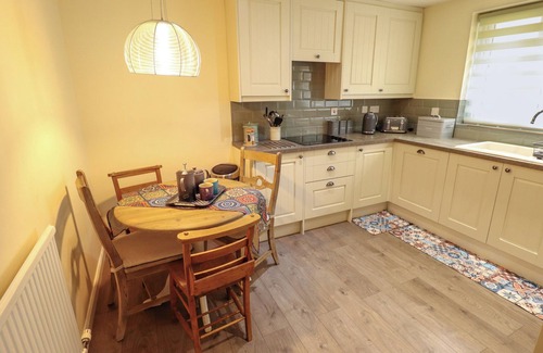 Woodhall Spa Cottage | NUMBER 16, with a garden in Woodhall Spa
