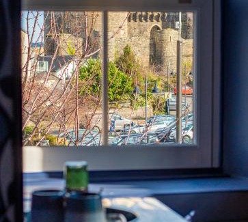 Conwy Bed & Breakfast | Number 18