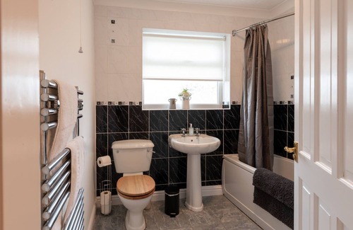 Llanfaelog House | Number 3 - A retreat in Llanfaelog, Anglesey