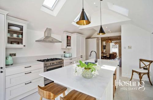Henley House | Number Ten - Beautiful 3-Bedroom Luxury Home