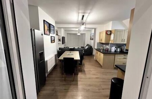 Newcastle-upon-Tyne House | Numero Venti Aparthouse*wi fi* parking* Hot Tub
