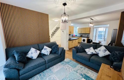 Newcastle-upon-Tyne House | Numero Venti Aparthouse wifi parking Hot Tub