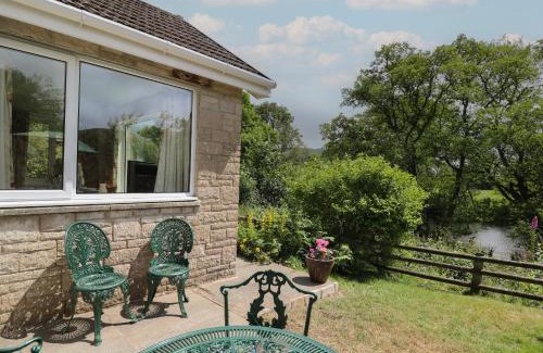 Rhayader House | Nuthatch Cottage at Riverside Lodge