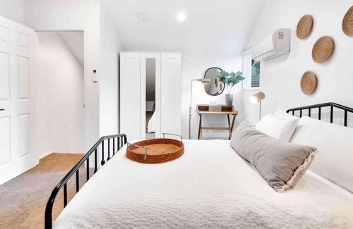 Clackamas House | NW Farmhouse living Newly remodeled luxury sleep 6