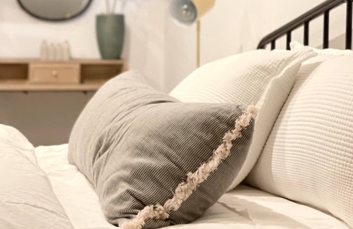Clackamas House | NW Farmhouse living Newly remodeled luxury sleep 6