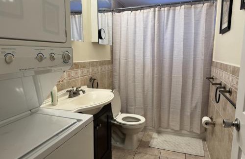 Union City Apartment | NY - NJ Tennis Suites - Sleeps 40 - 15 Mins to NYC