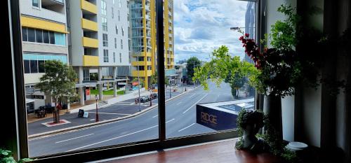 Spring Hill Apartment | NYC Loft Brisbane, Free Parking!