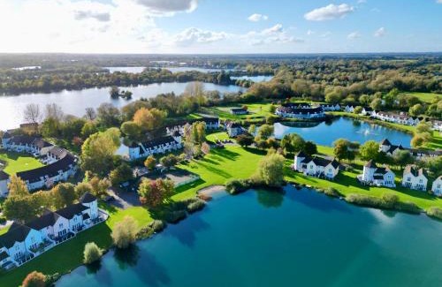 South Cerney House | Nyhavn Lakeside Cottage
