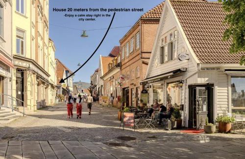 Sentrum Villa | Nyrenovert Bergenshus midt i Hjertet av Bergen - Rolig Smau
