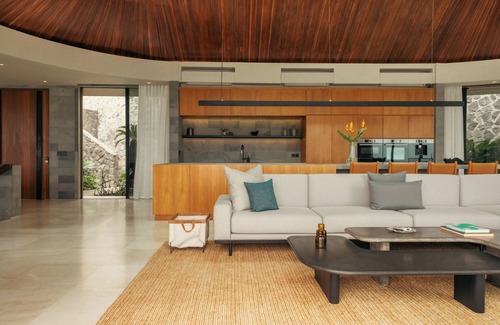 Praya Barat Villa | Nyrenstone Residence - 4 Bedroom Villa at Tampah Hills