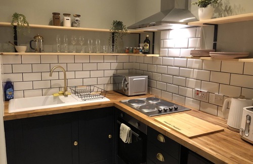 Pembroke Dock Apartment | Nyth Bach - Little Nest. Stylish apartment in central Pembrokeshire
