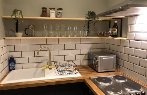 Pembroke Dock Apartment | Nyth Bach - Little Nest. Stylish apartment in central Pembrokeshire