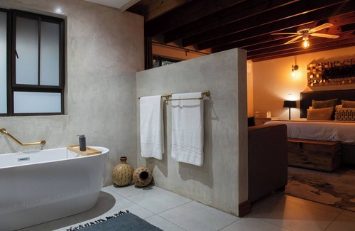 Hoedspruit Cabin | Nzenga Lodge
