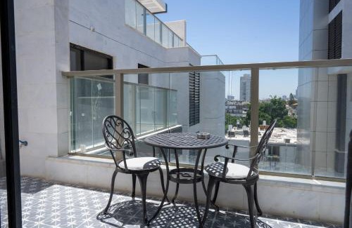 Bat Yam Apartment | O&O - 2 BR Stylish & Modern Apartment