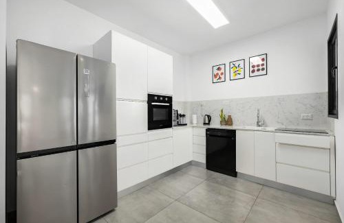 Bat Yam Apartment | O&O Group - 3BR Skyline Retreat on the 24th Floor