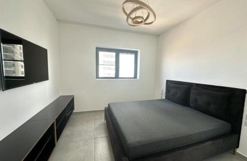 Bat Yam Apartment | O&O Group-Charming 4BR APT with Stellar Sea View