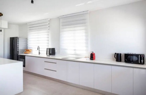 Bat Yam Apartment | O&O Group - Top Penthouse On The Beach