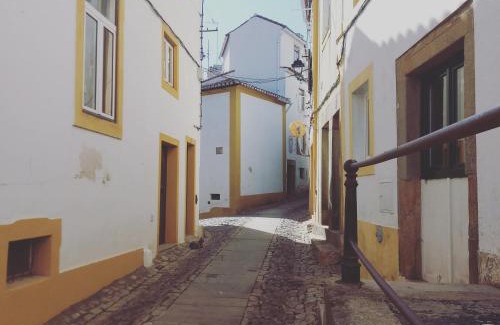 Castelo de Vide House | o Roxo
