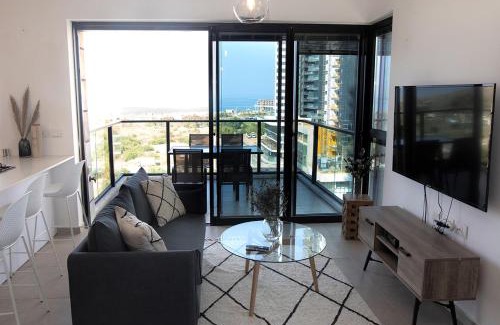 Bat Yam Apartment | Oַ&O Group- Cool & Urban Apt Luxury Tower Sea View
