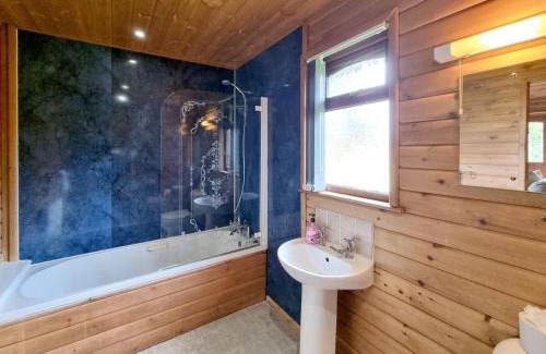 Fitling House | Oak 10 Hot Tub