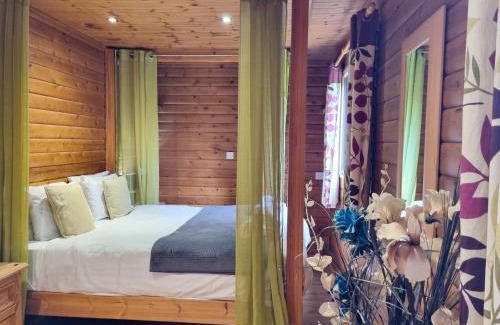 Fitling House | Oak 10 Hot Tub