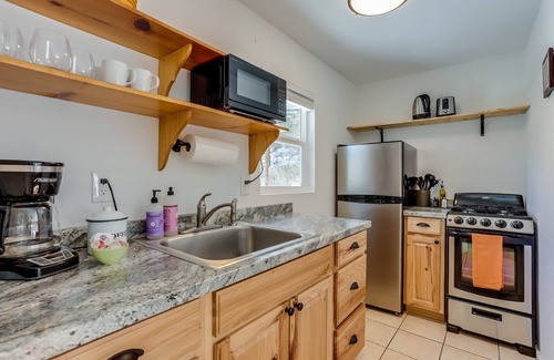 Lyons Cabin | Oak Cabin-MTN VIEWS *Fireplace*RMNP-Winter Getaway