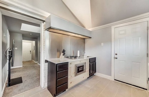 Oak Cliff Apartment | Oak Cliff Guesthouse- Experience Tiny House Living