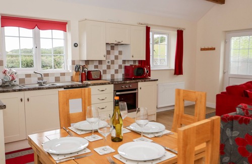 Pen-y-sarn Cottage | OAK COTTAGE, family friendly, with a garden in Penysarn