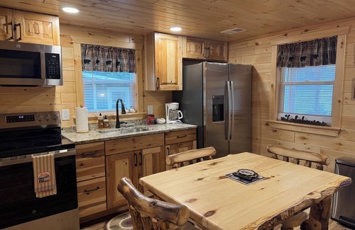 Alden Cabin | OAK COTTAGE - Lakefront on Thayer Lake in Alden, MI with WiFi, AC