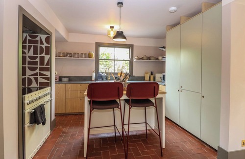 Hopton Cottage | OAK COTTAGE, pet friendly, character holiday cottage in Blundeston