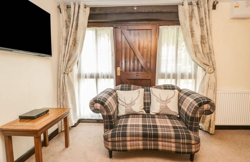 Bere Regis Cottage | OAK COTTAGE, pet friendly, luxury holiday cottage in Bere Regis