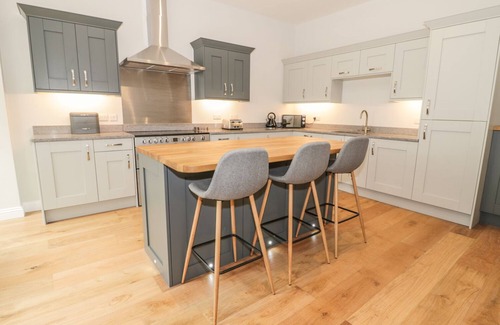 Barnard Castle Cottage | OAK COTTAGE, pet friendly, with a garden in Middleton-In-Teesdale