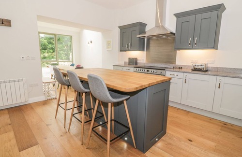 Barnard Castle Cottage | OAK COTTAGE, pet friendly, with a garden in Middleton-In-Teesdale