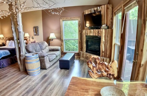 Eureka Springs Cabin | Oak Crest Cottages & Treehouses