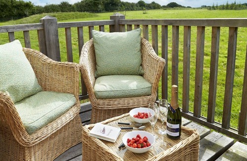 North Moreton Apartment | Oak framed barn provides is an idyllic romantic retreat